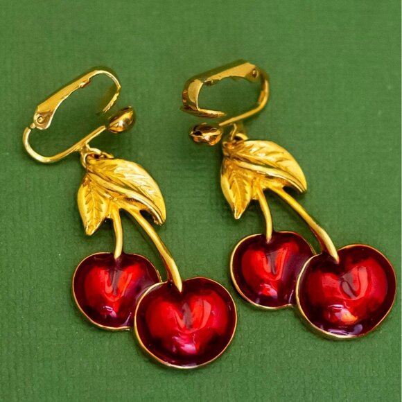 Vintage Elegant Cherries Gold Tone Clip On Earrings by Avon, K32 - Picture 1 of 2